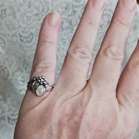 Beautiful Vintage Sterling Ring Size 5.75 - Picture 6 of 6